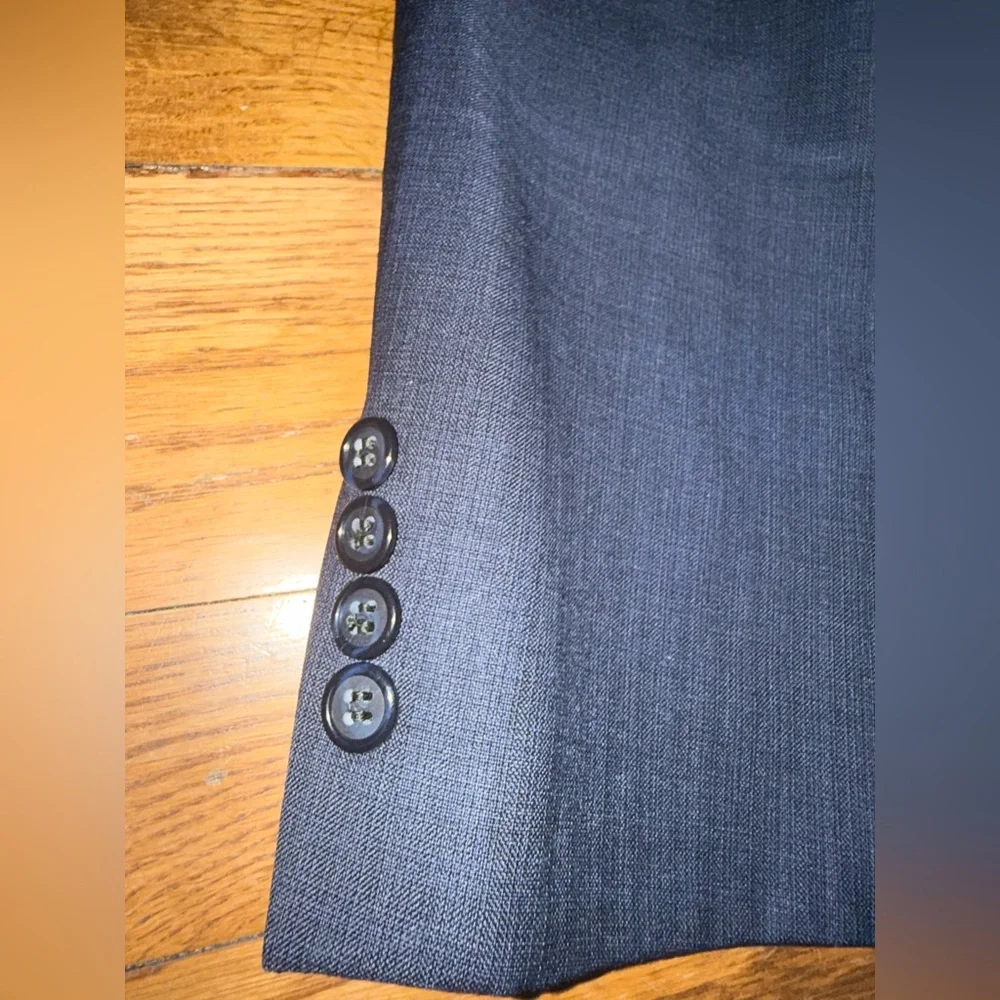 Samuelsohn. Midnight Blue Wool Blazer. Size 42 Long.